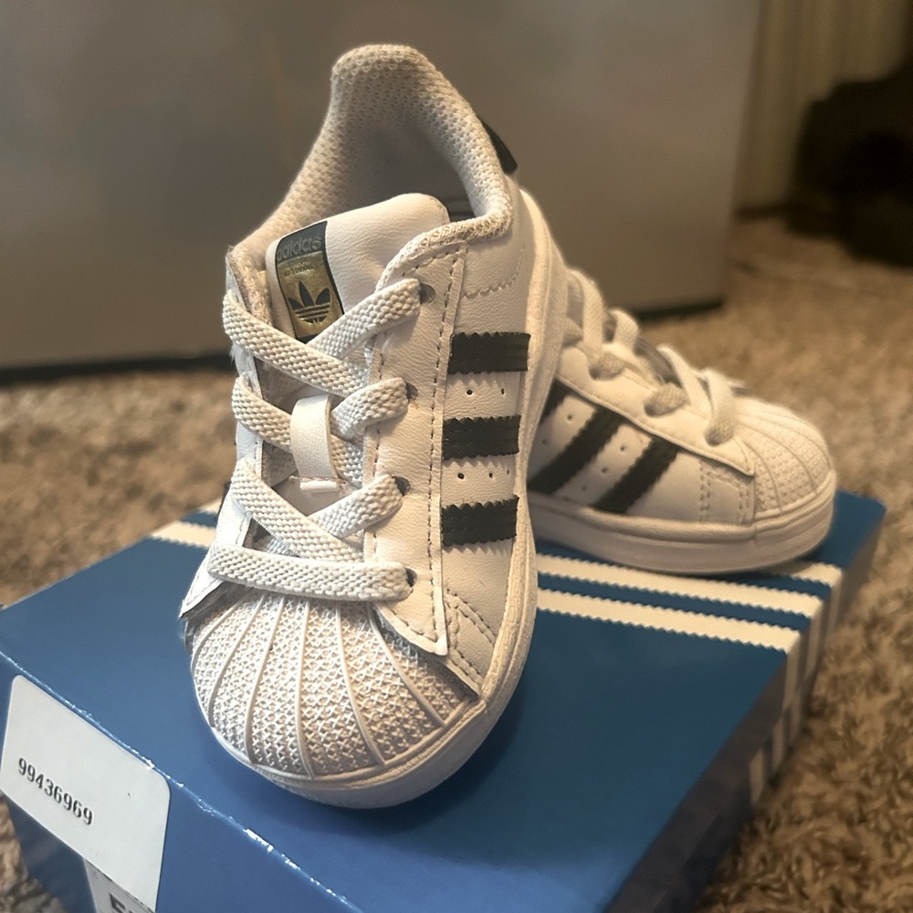 Adidas Superstar Sneakers